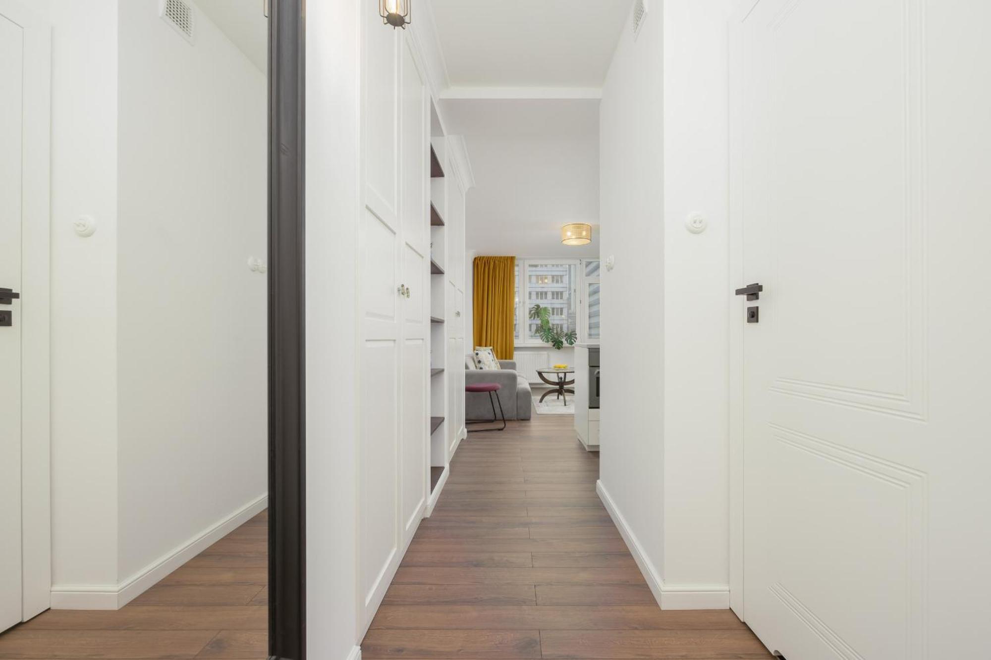 Marszalkowska Stylish With Balcony Center By Renters *