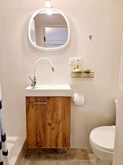 Apartment Ladna Kawalerka Srodmiescie, Szybkie Wi - Fi. Warsaw