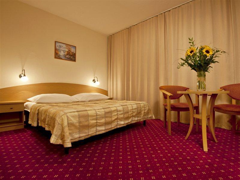 Khách sạn Aramis Warsaw