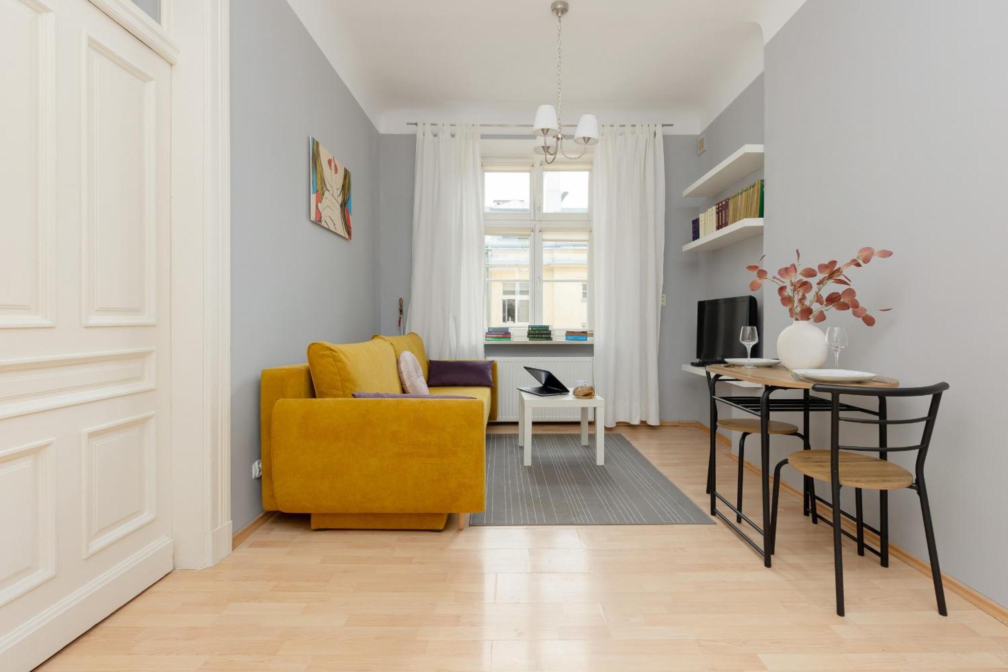 Sunny Lwowska Street Metro By Renters Warszawa