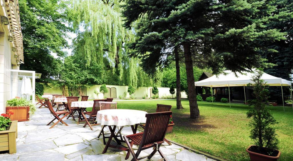 Bed & Breakfast Rezydencja Belweder Klonowa Warsaw