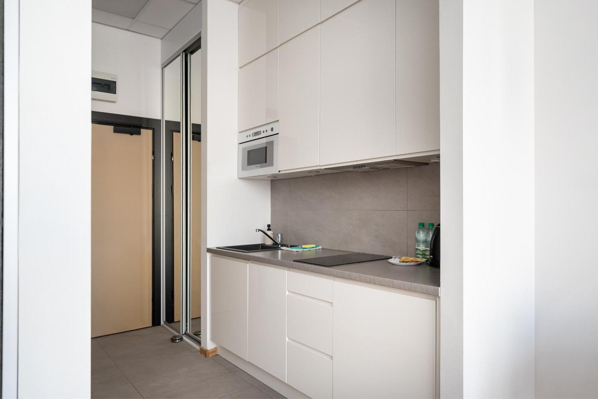 Jerozolimskie Studio 229 *