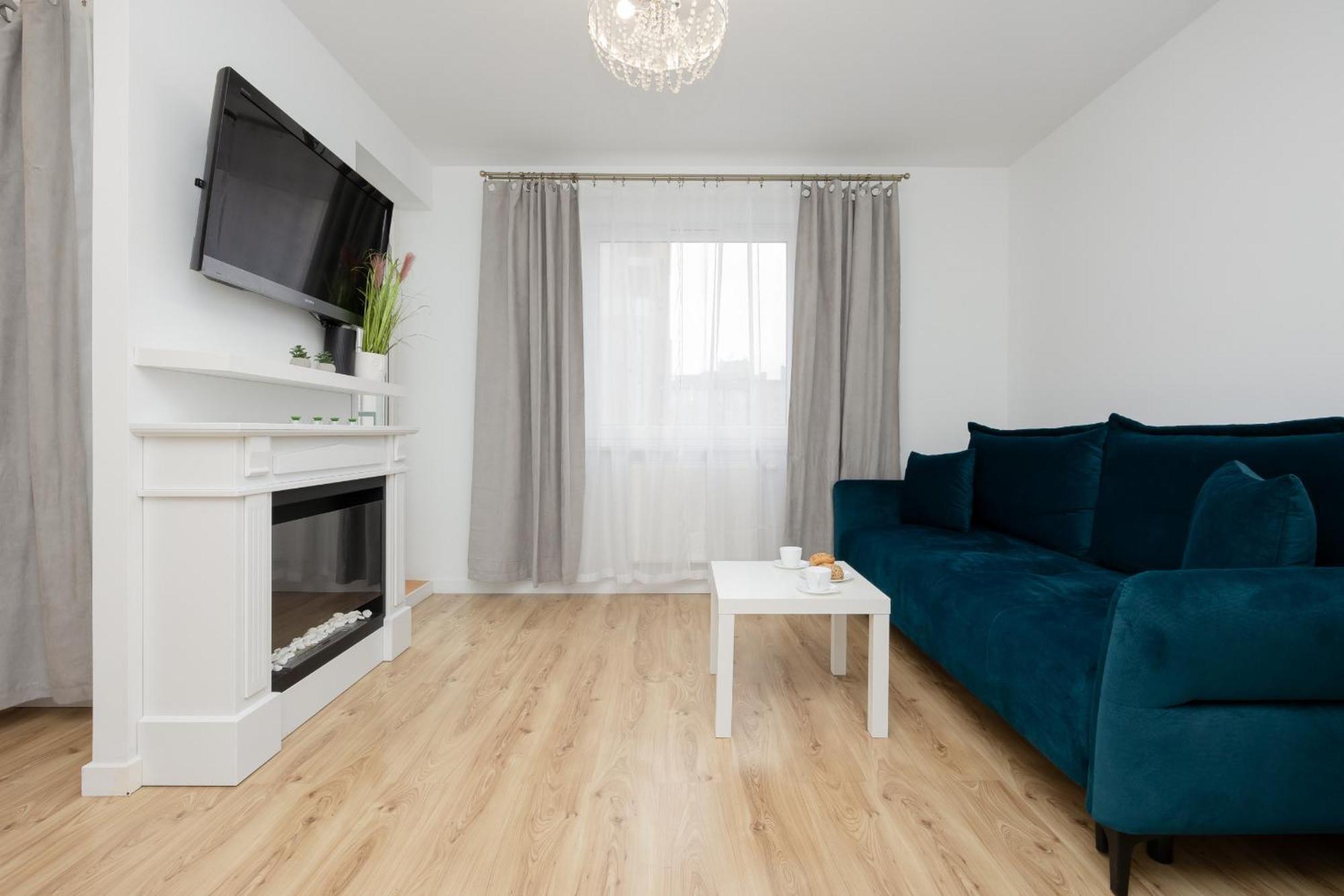 One-bedroom With Two Balconies In By Renters Apartment