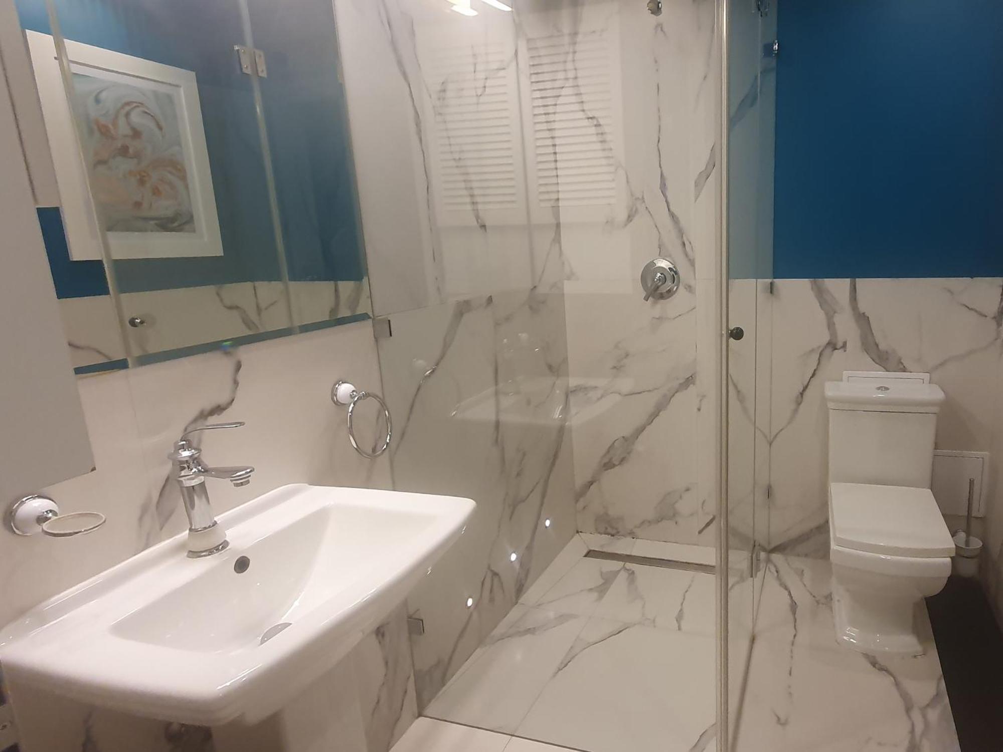 Center Near Public Swimming Pool Apartment Warsaw