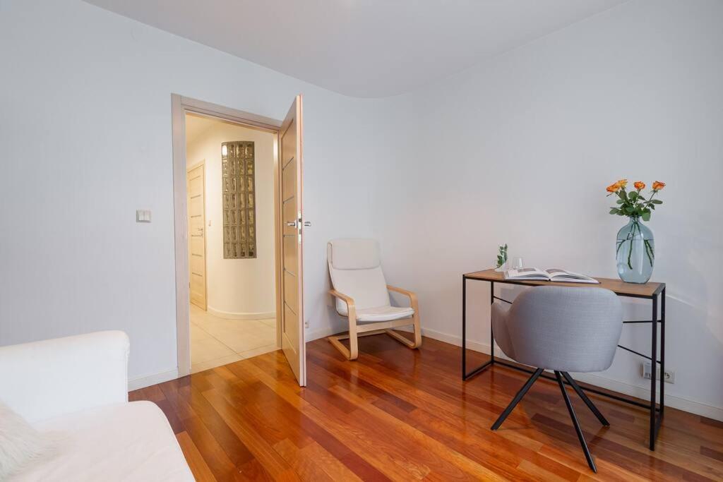 Great 2 Bdr Apartment, Prestigious Location In The Center Of Warsaw. Apartamento *