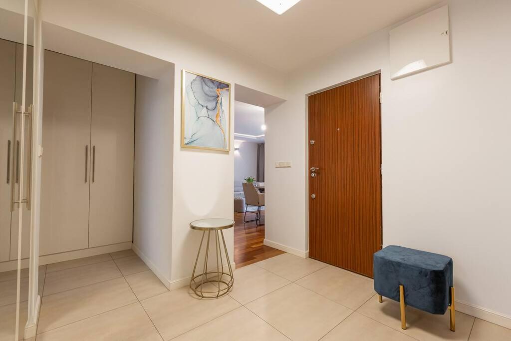 Great 2 Bdr Apartment, Prestigious Location In The Center Of Warsaw. Varsóvia