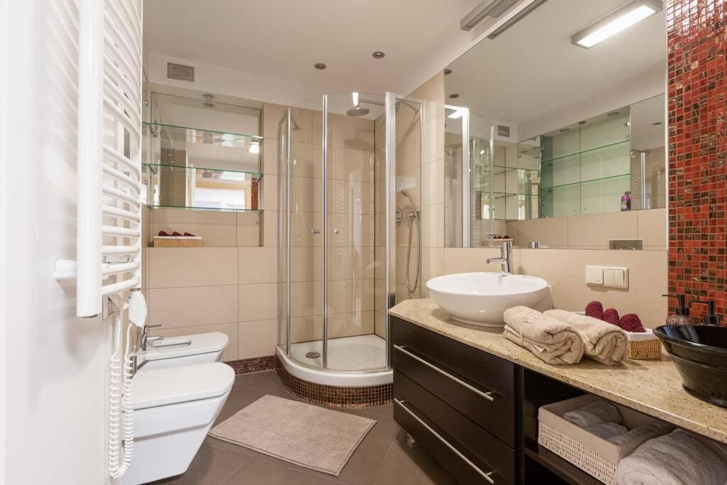 Great 2 Bdr Apartment, Prestigious Location In The Center Of Warsaw. *