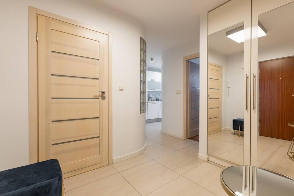 Great 2 Bdr Apartment, Prestigious Location In The Center Of Warsaw. Apartamento Varsóvia