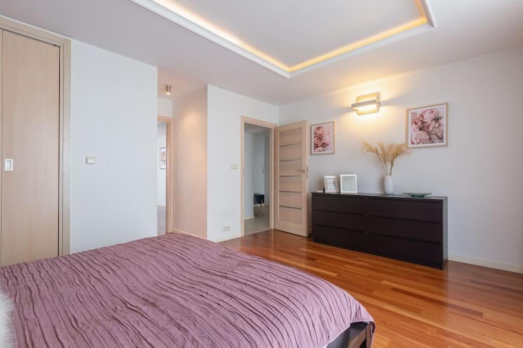 Great 2 Bdr Apartment, Prestigious Location In The Center Of Warsaw. Varsóvia