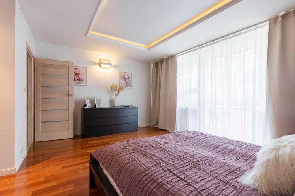 Great 2 Bdr Apartment, Prestigious Location In The Center Of Warsaw. Apartamento *