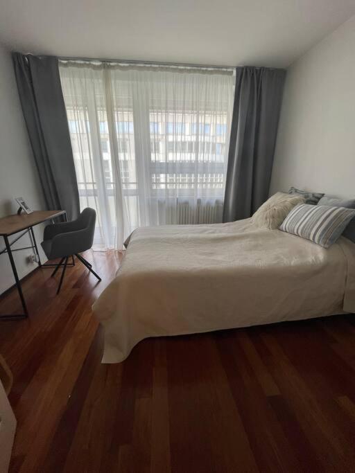 Great 2 Bdr Apartment, Prestigious Location In The Center Of Warsaw. Apartamento