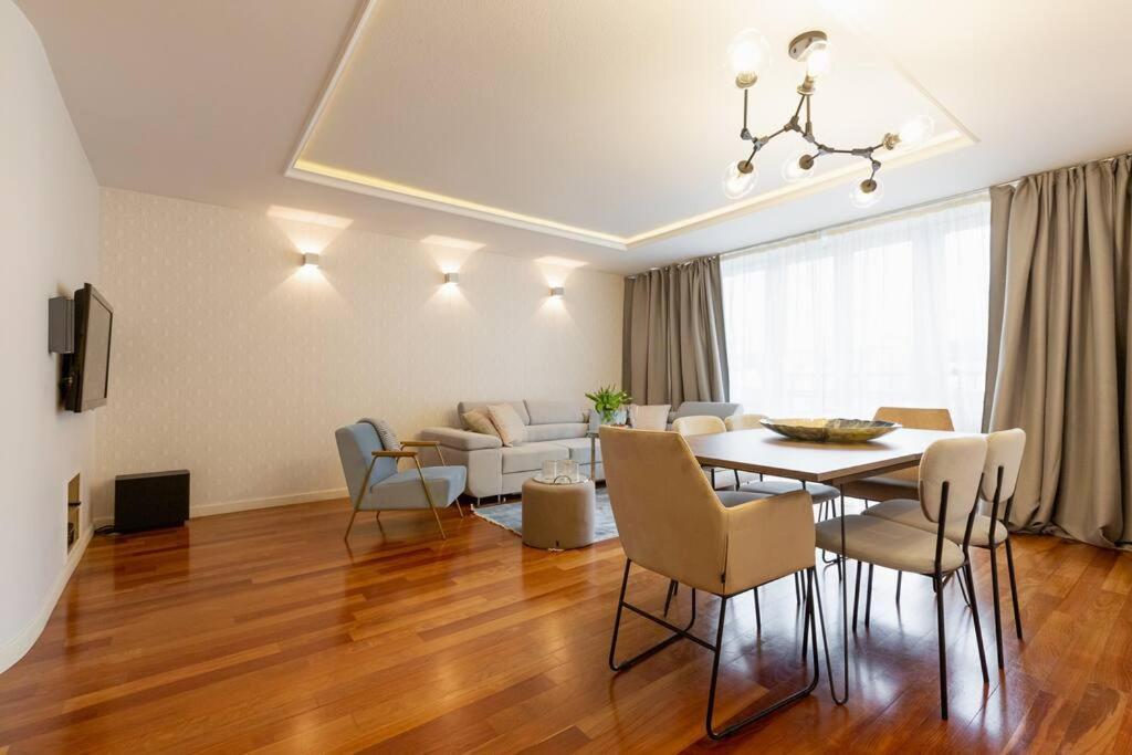 Great 2 Bdr Apartment, Prestigious Location In The Center Of Warsaw. * Varsóvia