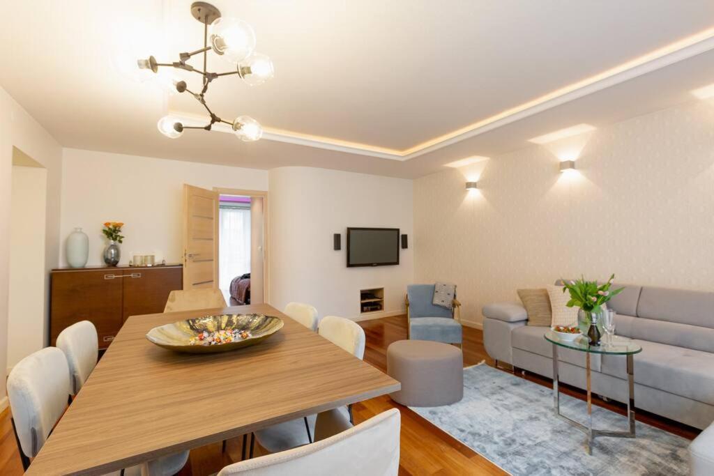 Apartamento Great 2 Bdr Apartment, Prestigious Location In The Center Of Warsaw. Varsóvia