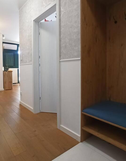 Comfy, Familly Friendly Apartment. Balcony. Garage. Căn hộ