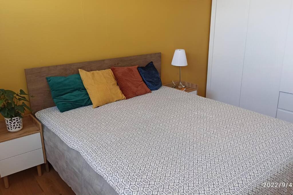 Comfy, Familly Friendly Apartment. Balcony. Garage. Căn hộ
