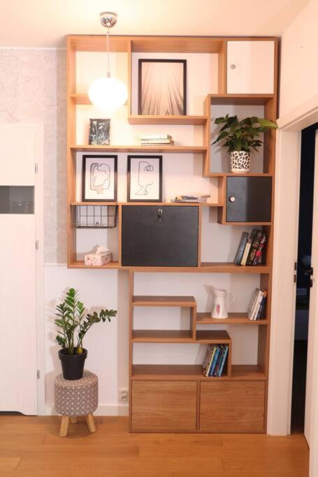 Comfy, Familly Friendly Apartment. Balcony. Garage.