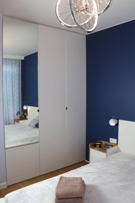 Comfy, Familly Friendly Apartment. Balcony. Garage. Warsaw