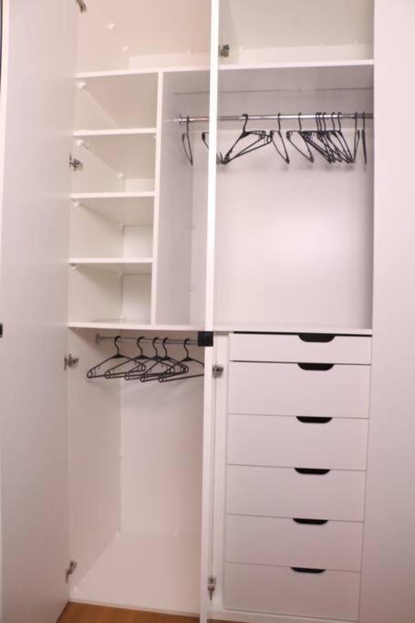 Căn hộ Comfy, Familly Friendly Apartment. Balcony. Garage. Warsaw