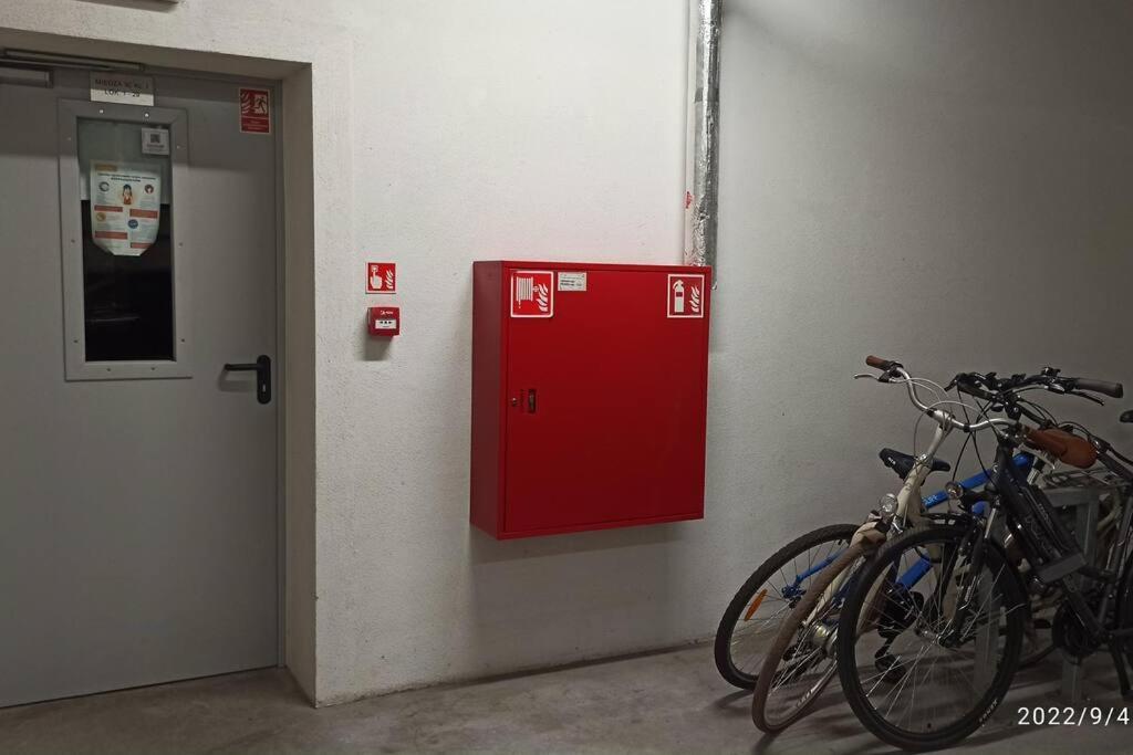Comfy, Familly Friendly Apartment. Balcony. Garage. * Warsaw