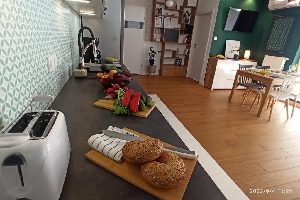 Comfy, Familly Friendly Apartment. Balcony. Garage. * Warsaw
