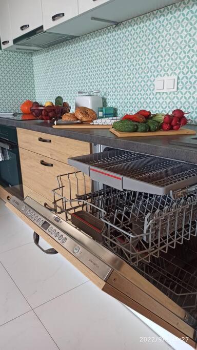 Comfy, Familly Friendly Apartment. Balcony. Garage. * Warsaw