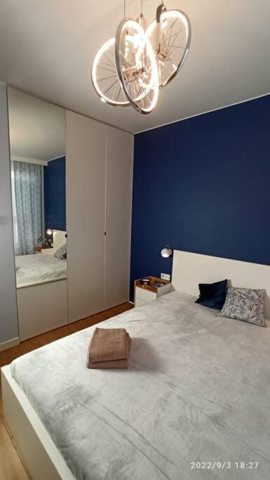 Comfy, Familly Friendly Apartment. Balcony. Garage. *