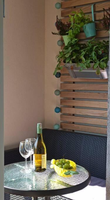 Comfy, Familly Friendly Apartment. Balcony. Garage. *