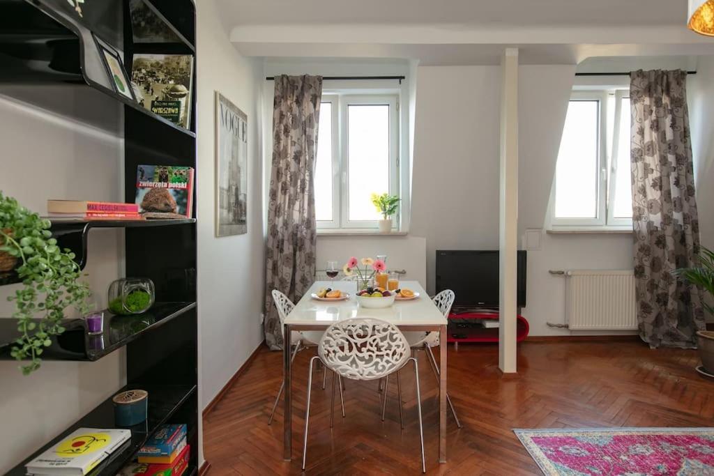 Apartment Miejski Czar Retro. Plac Zbawiciela! Warsaw