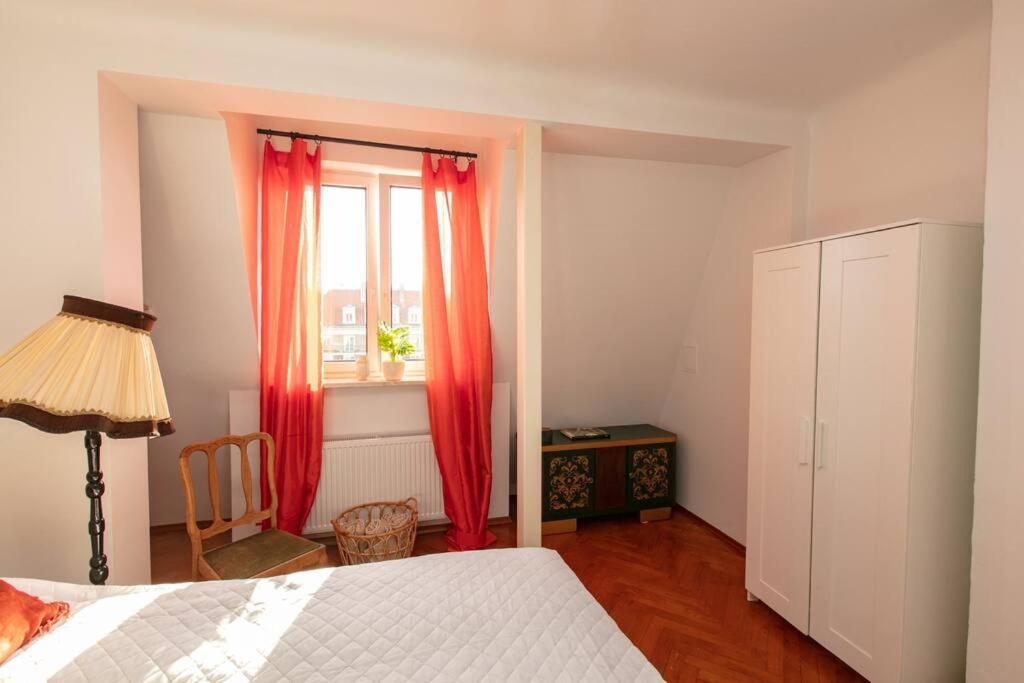 Apartment Miejski Czar Retro. Plac Zbawiciela! Warsaw