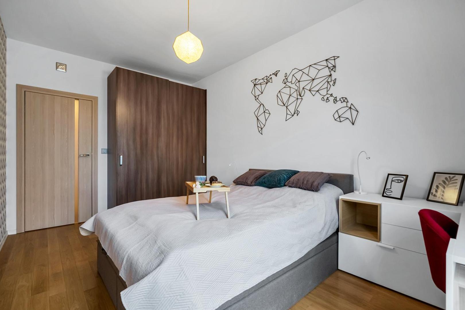 Wola - Parking, Balcony, Quiet & Quarter - By Rentujemy Apartment
