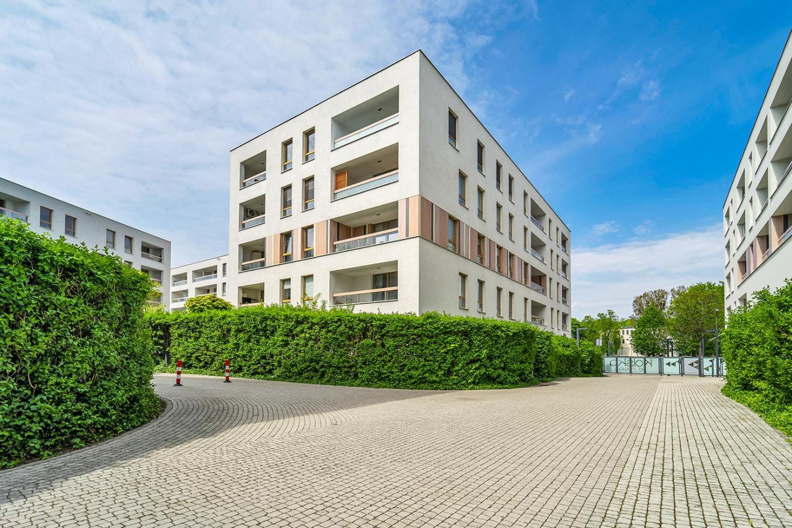 Wola - Parking, Balcony, Quiet & Quarter - By Rentujemy *