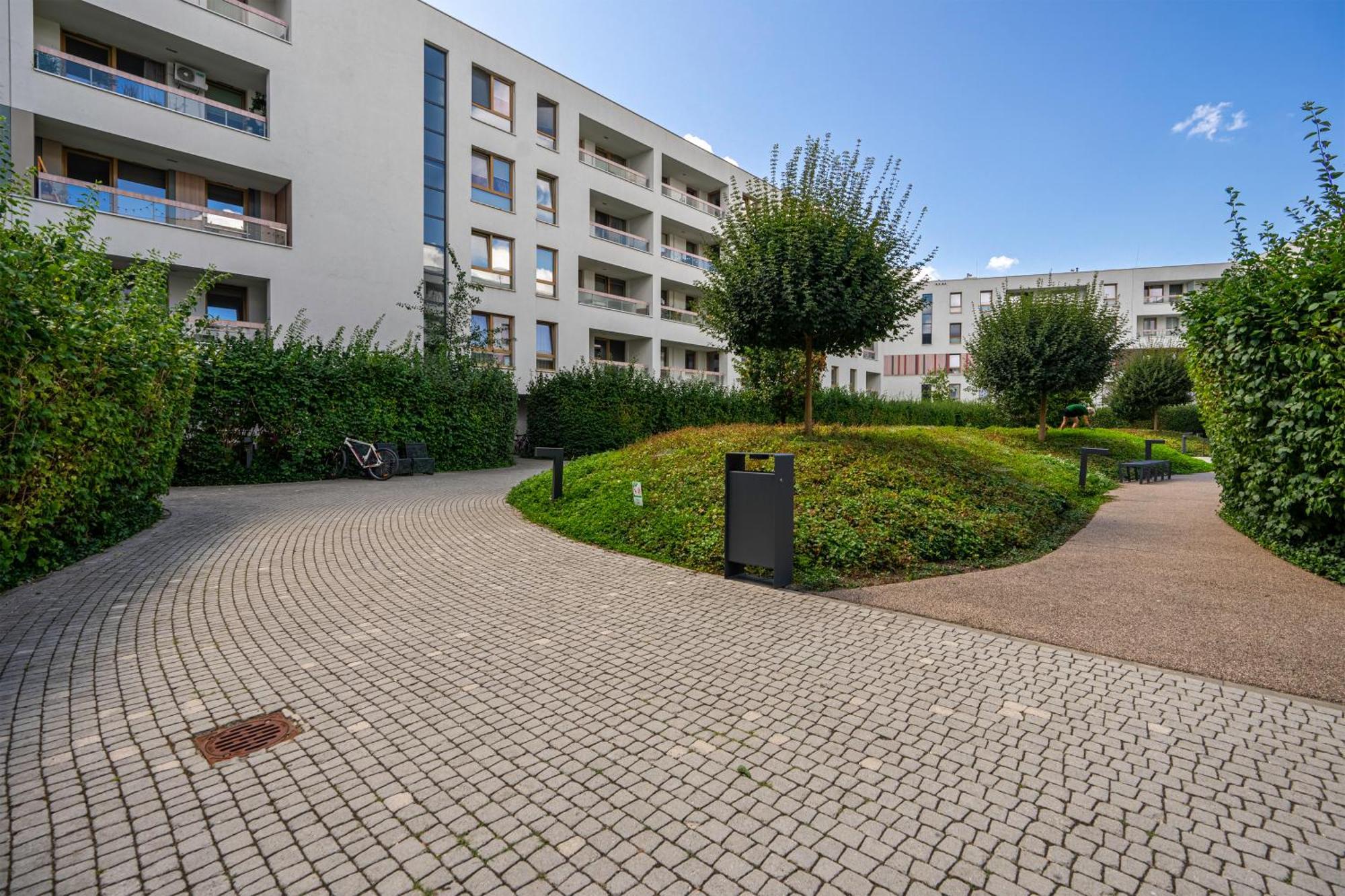 Apartment Wola - Parking, Balcony, Quiet & Quarter - By Rentujemy *