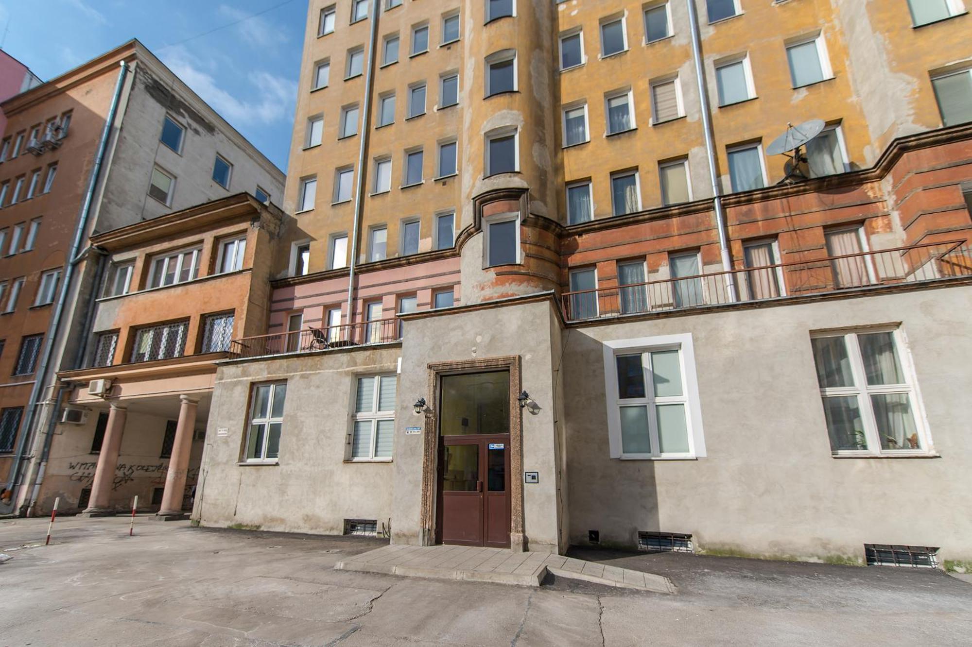 Chmielna Street - Station Apartment *