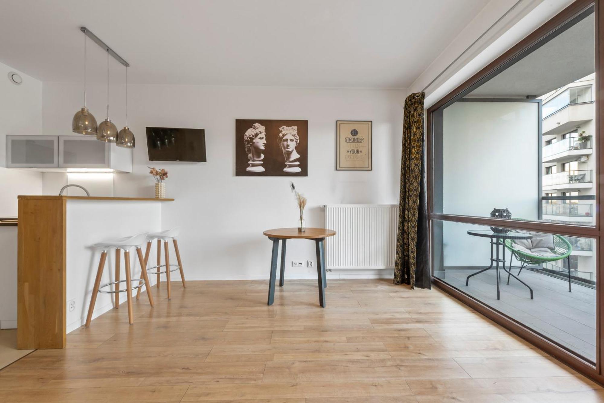 Lovely Studio. Good Location. *