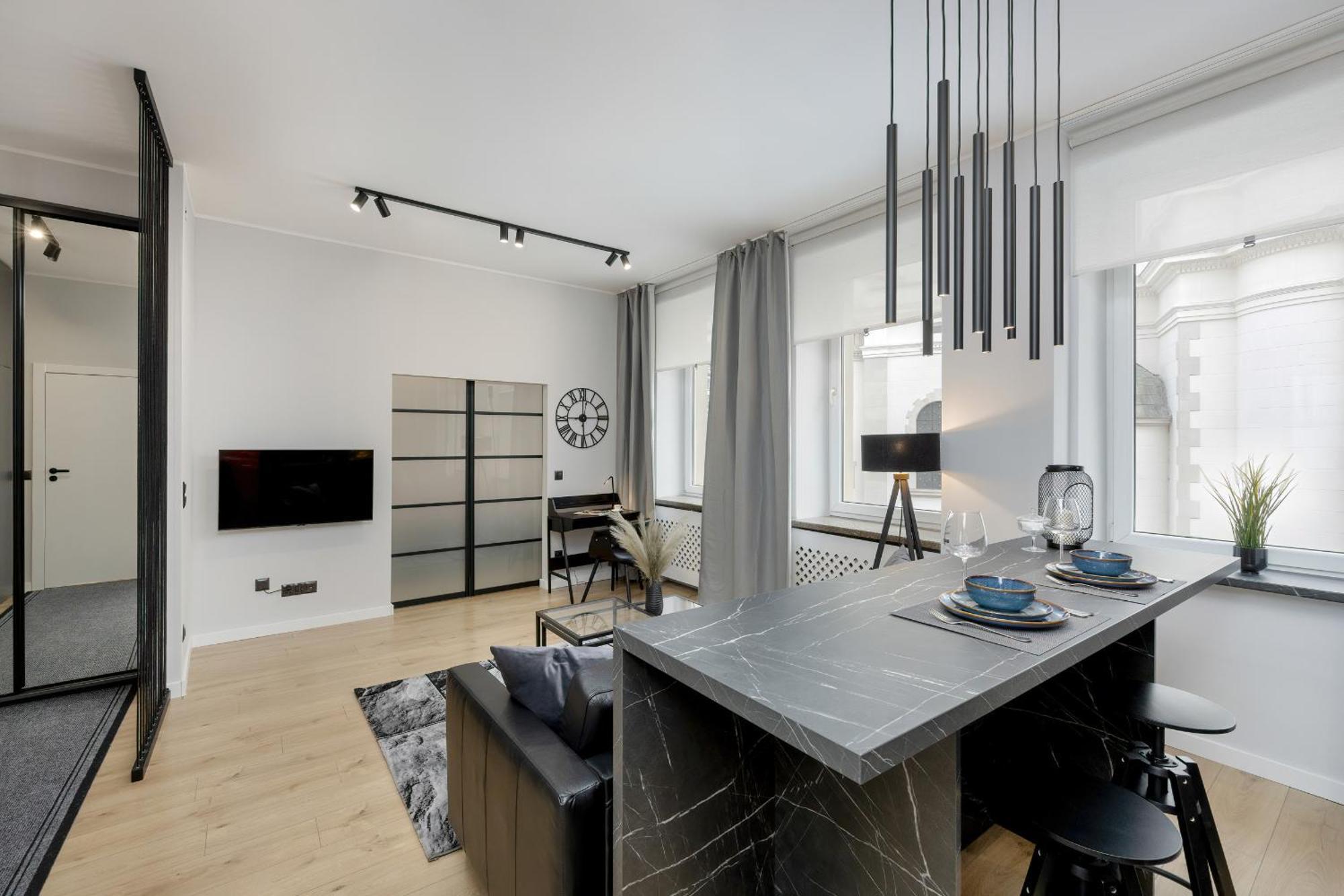 Exclusive Grey And Red In Center By Renters Apartment *