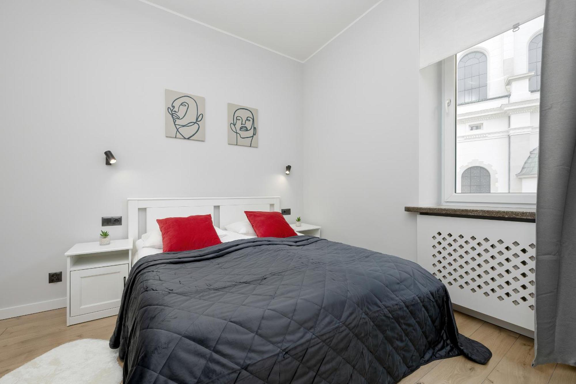 Apartment Exclusive Grey And Red In Center By Renters Warsaw