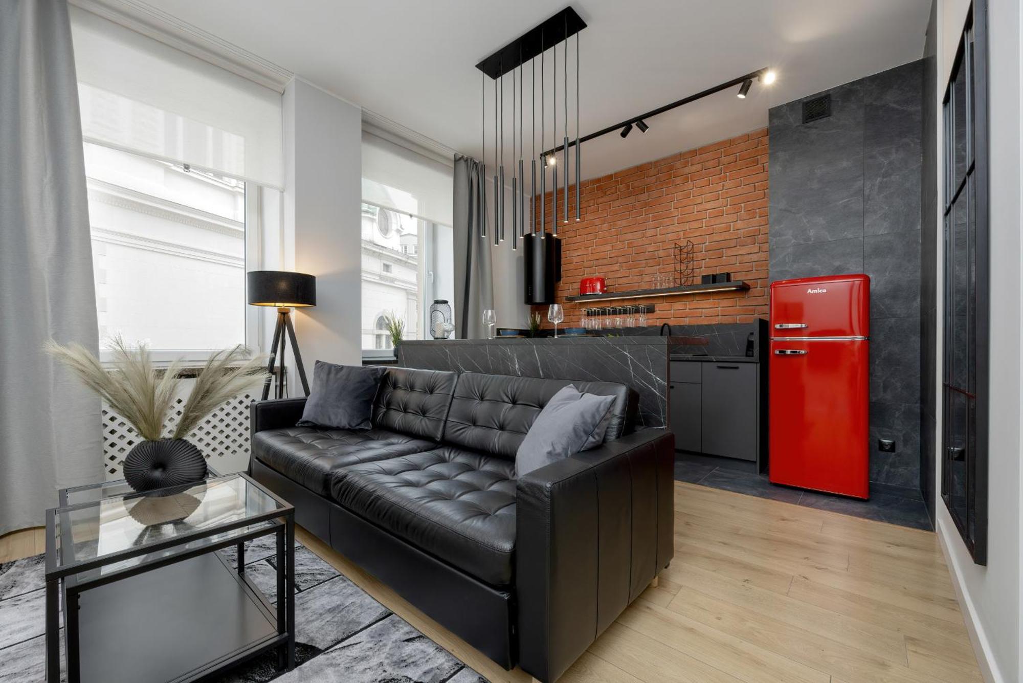 Exclusive Grey And Red In Center By Renters Apartment *