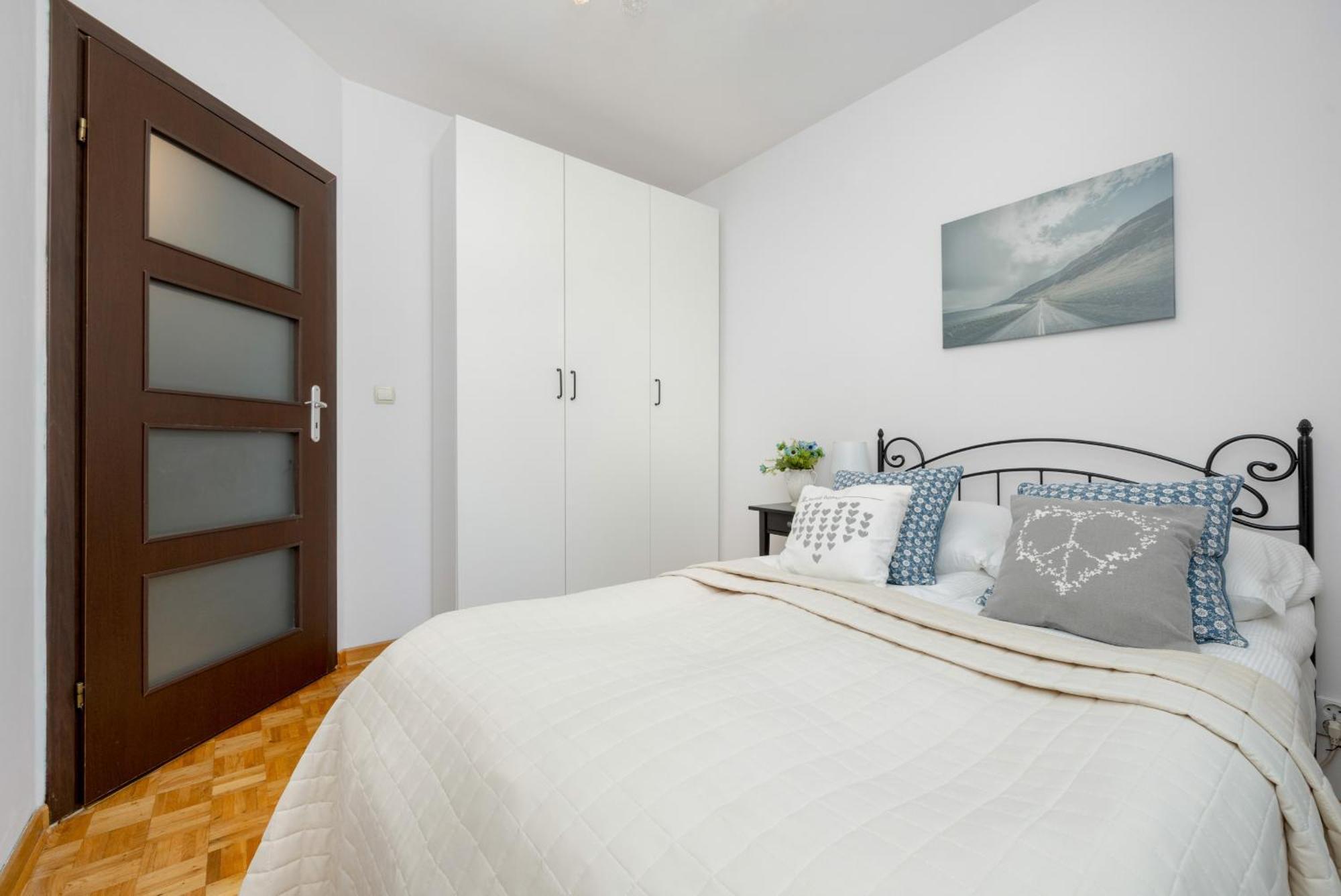 Bukowinska With Balcony And Parking And Swimming Pool By Renters Warszawa