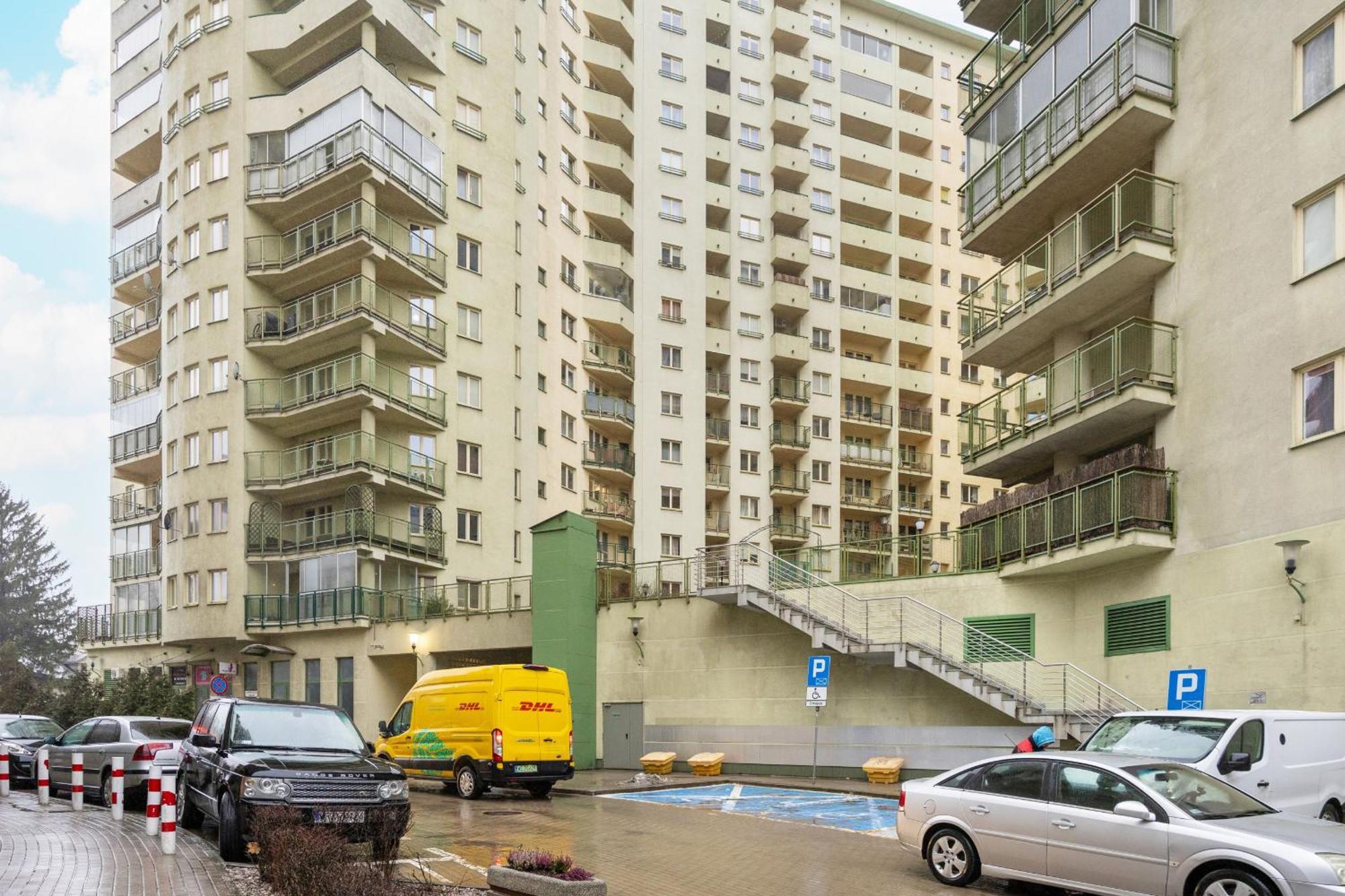 Bukowinska With Balcony And Parking And Swimming Pool By Renters Apartament Warszawa