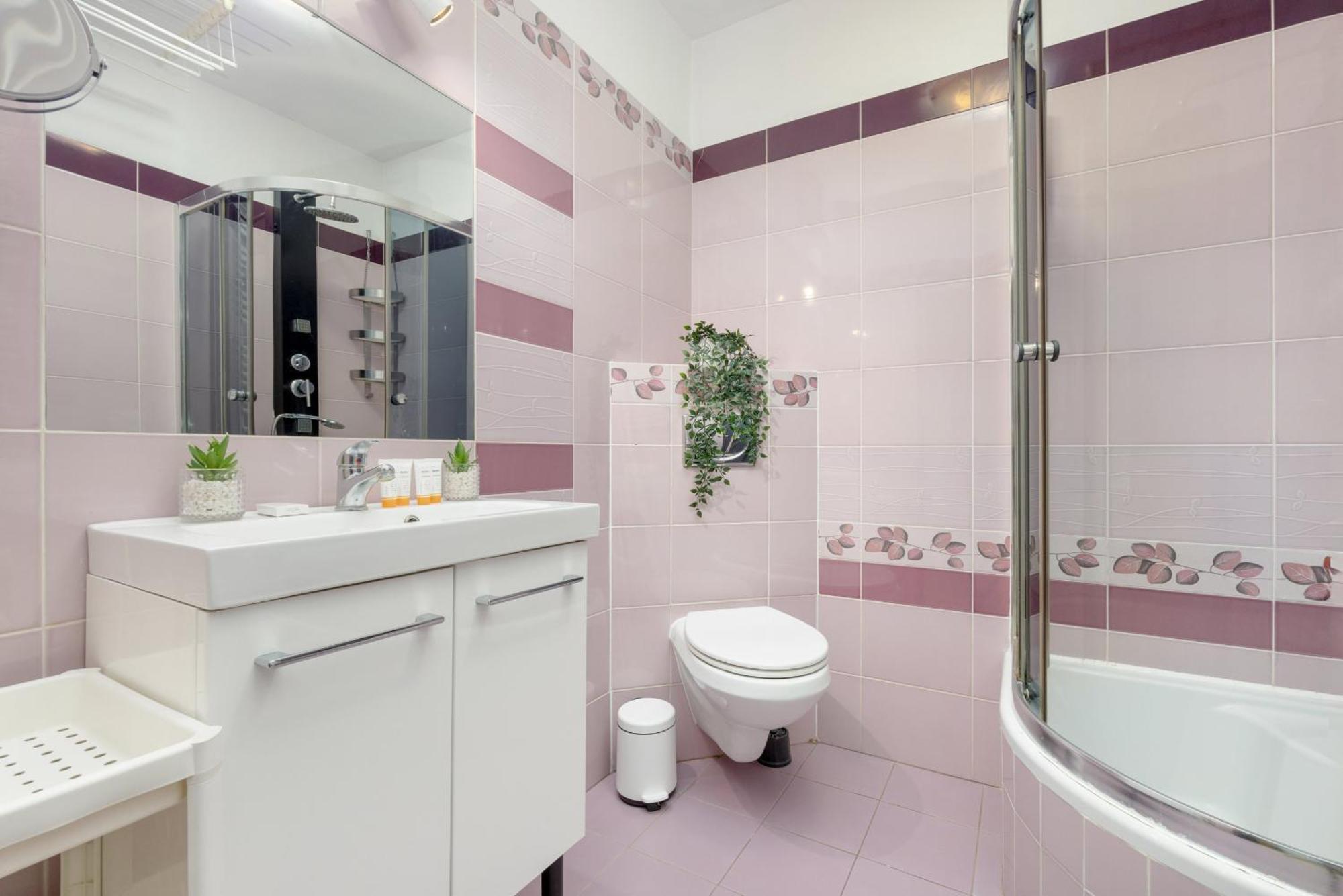 Bukowinska With Balcony And Parking And Swimming Pool By Renters Warszawa