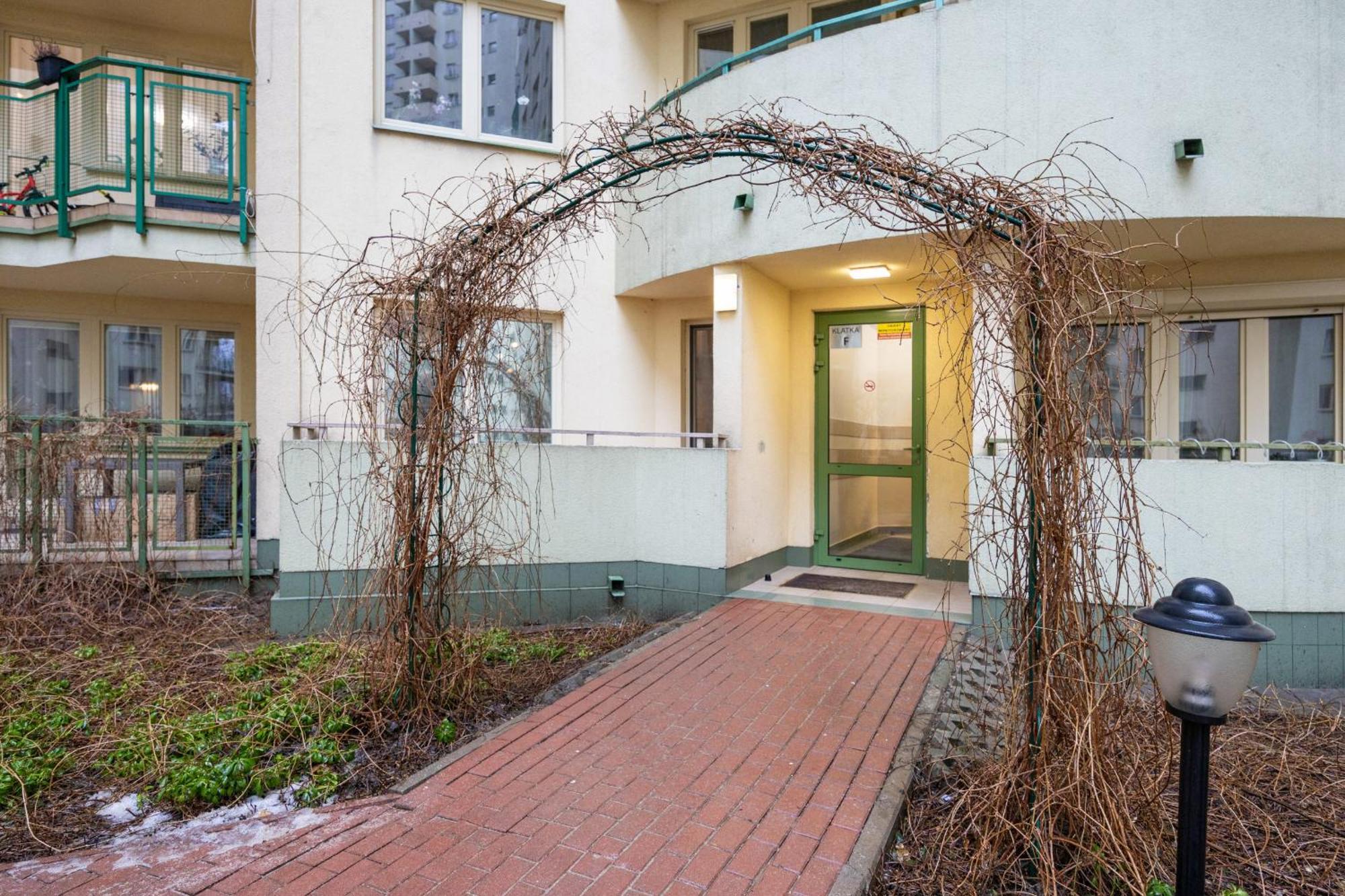 Bukowinska With Balcony And Parking And Swimming Pool By Renters Apartament