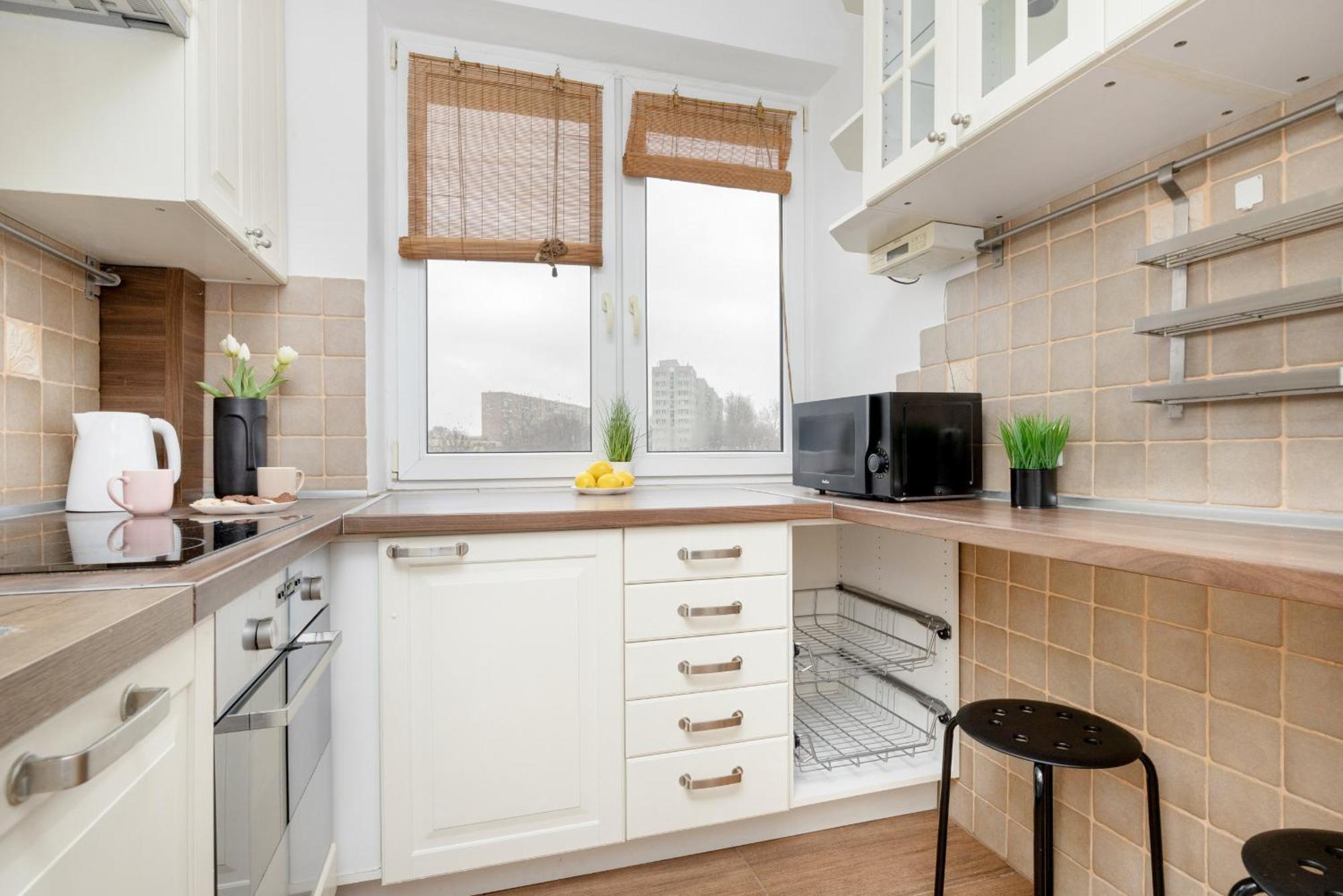 Spacious With Three Bedrooms In By Renters Warszawa
