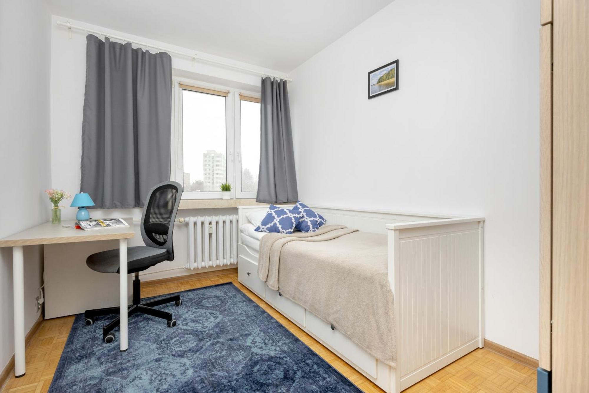Spacious With Three Bedrooms In By Renters Apartament Warszawa
