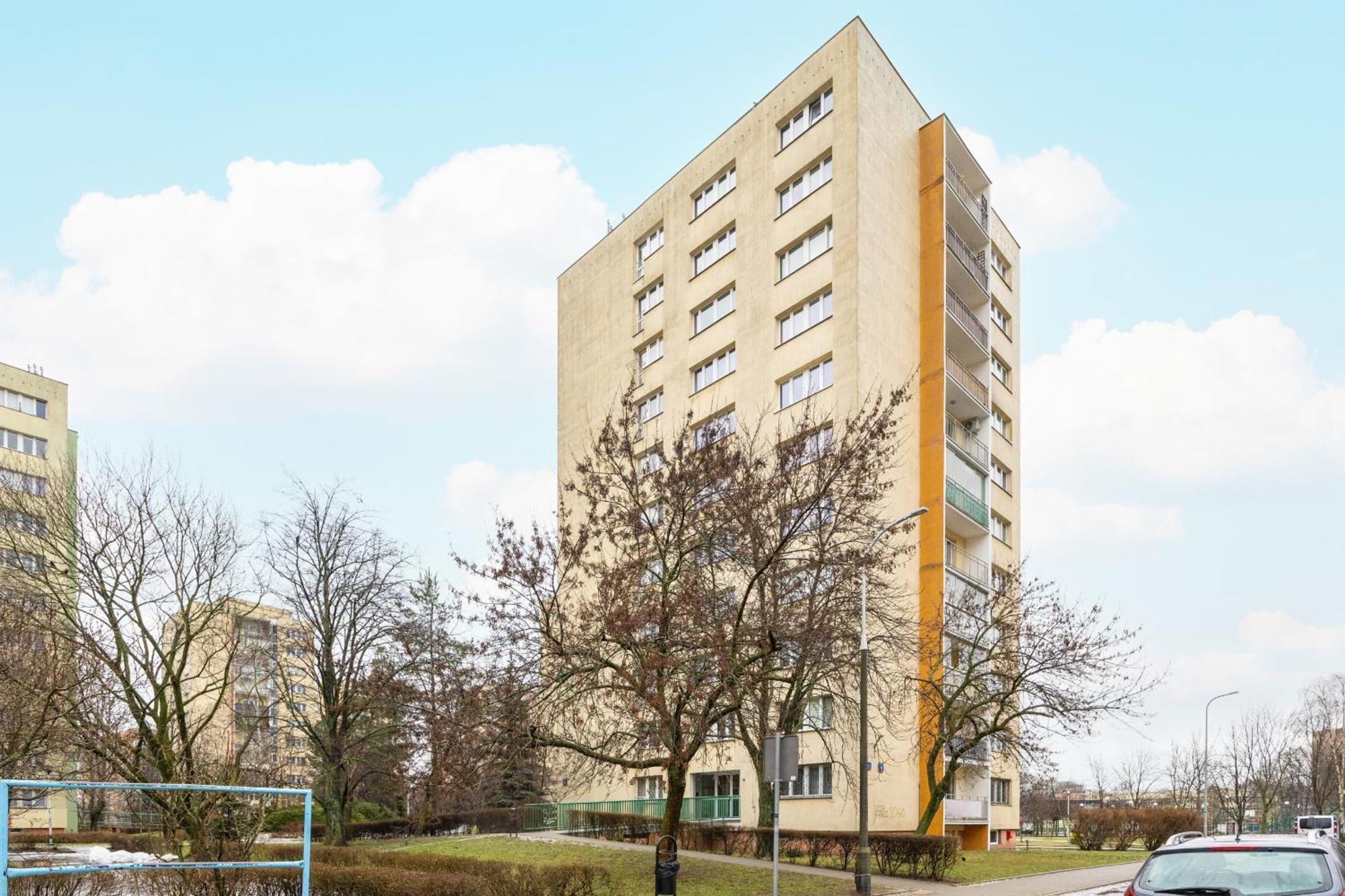 Apartament Spacious With Three Bedrooms In By Renters