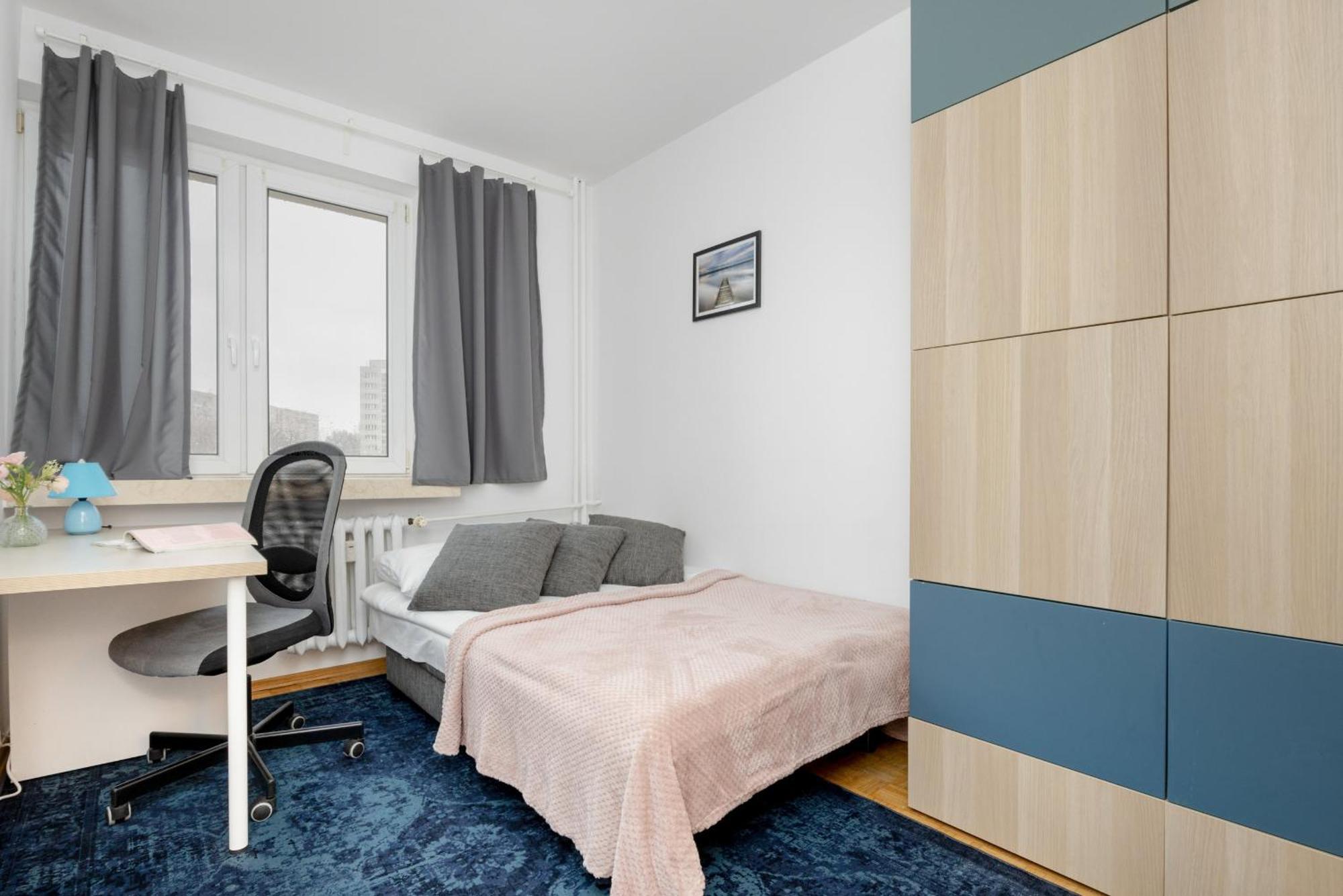 Spacious With Three Bedrooms In By Renters Apartament Warszawa