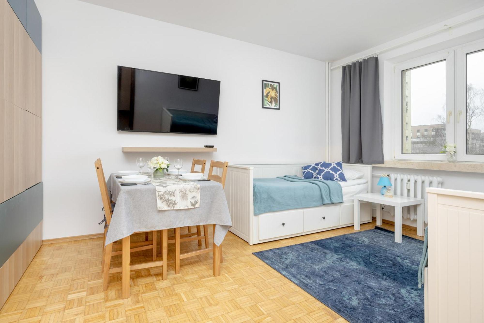 Spacious With Three Bedrooms In By Renters Warszawa