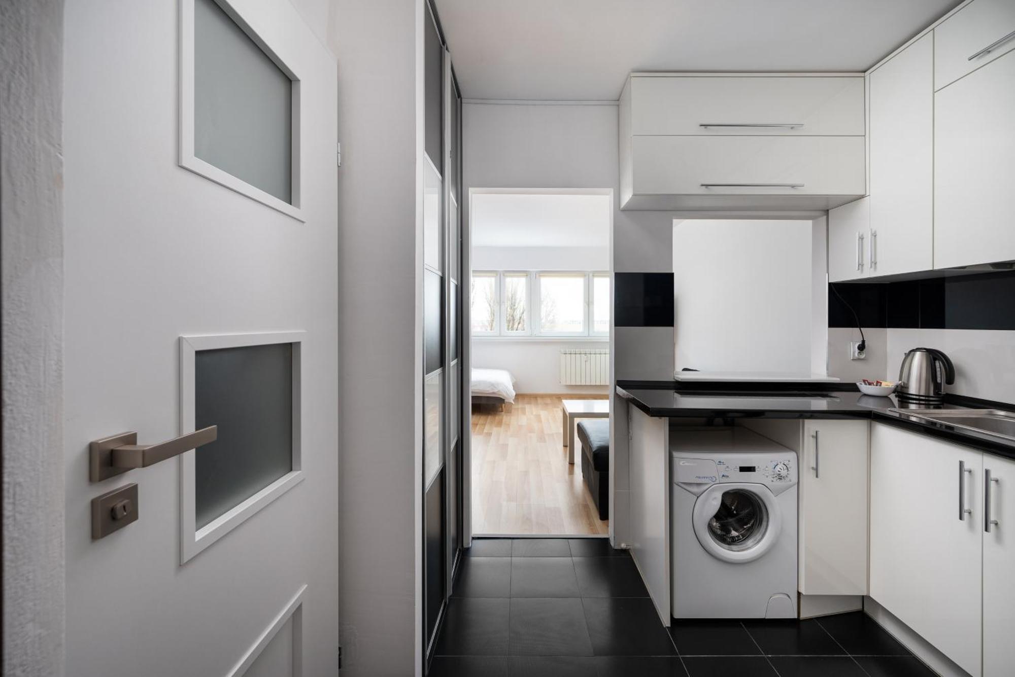 Sadyba Black & White Studio Apartment Warsaw