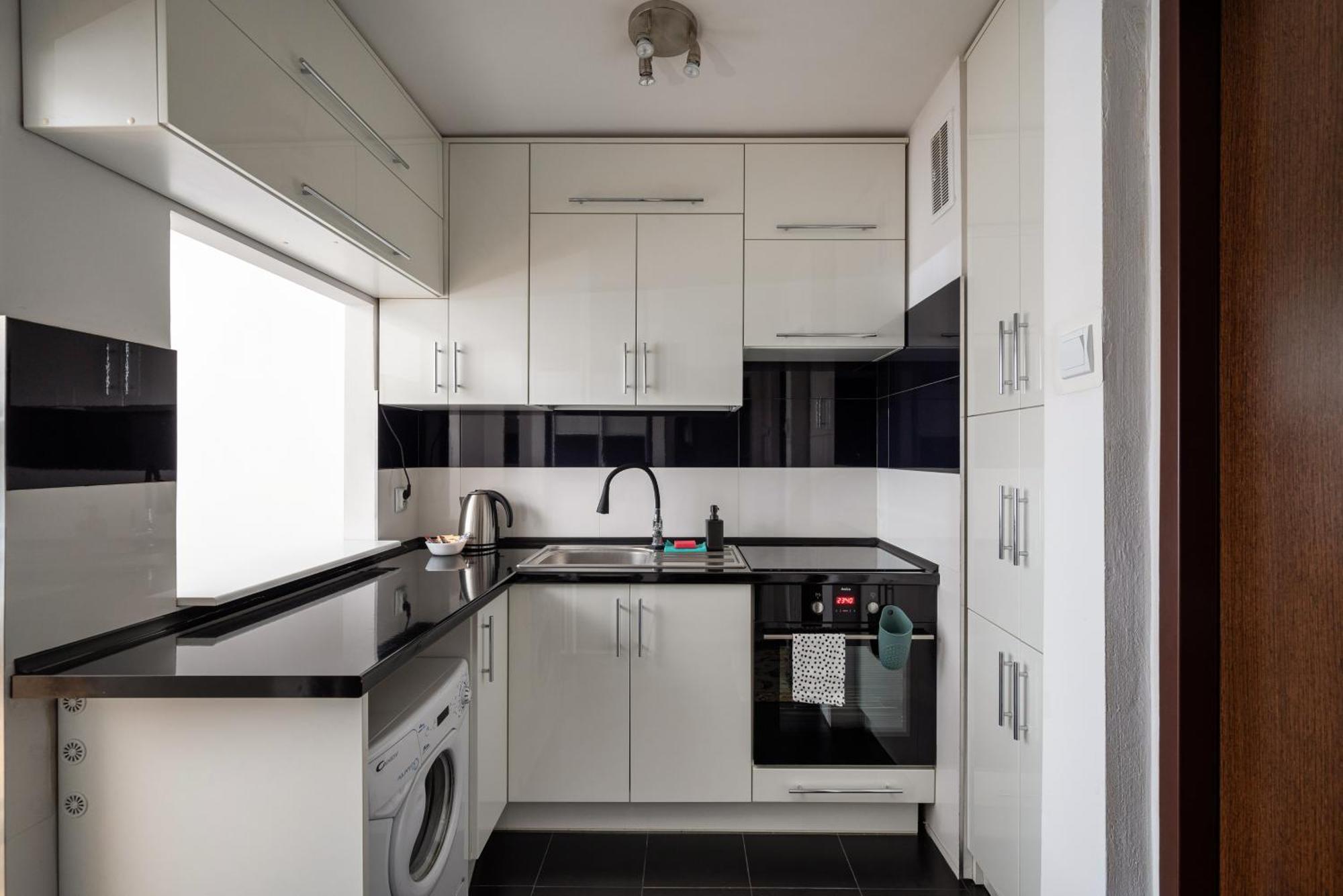 Sadyba Black & White Studio Apartment