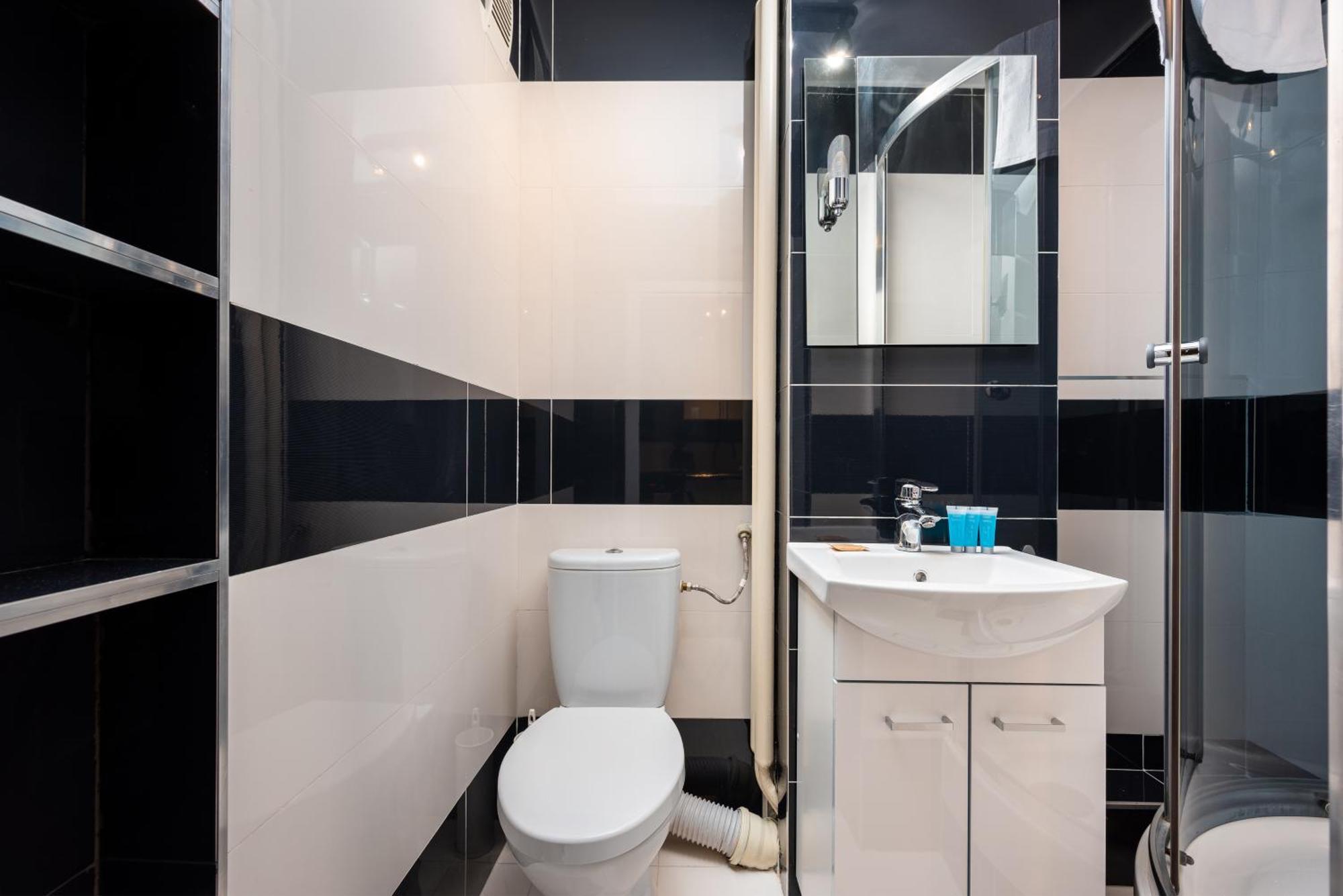 Sadyba Black & White Studio Apartment
