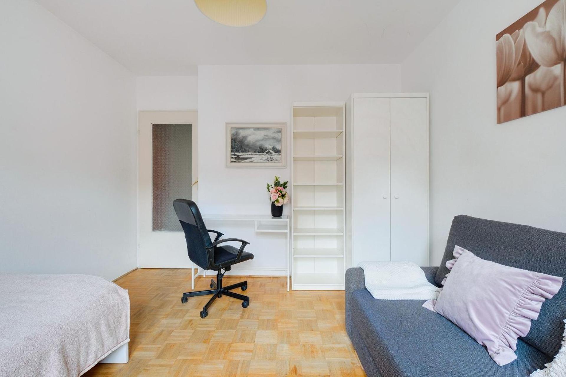 Spacious In Location Apartament *
